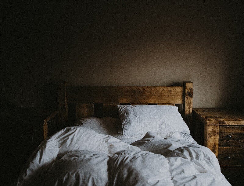 Lonas - Milline valida – puidust või kangaga kaetud voodi?